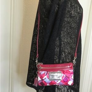 Sweet Coach Poppy Crossbody or Shoulder Bag in Very good condition!